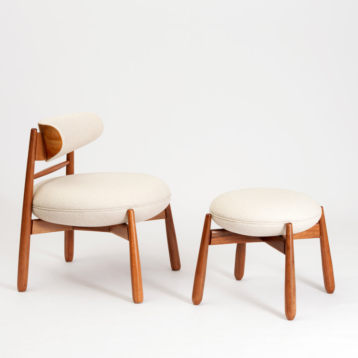 Poltrona + Puff Japira